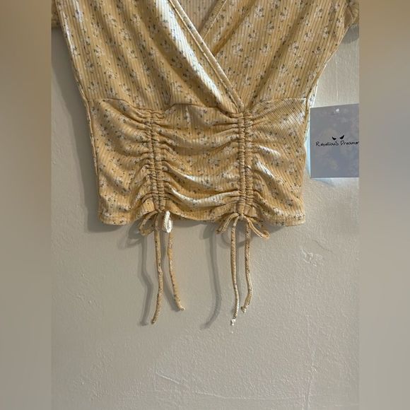 Rebellious dreamer yellow floral surplice top size Small NWT - Picture 4 of 5